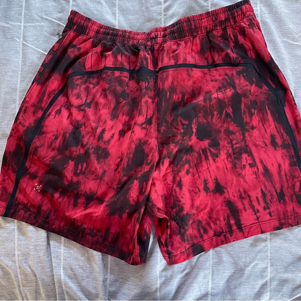 Lululemon Men’s 7inch Shorts w/Liner (XL)